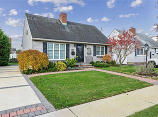 2688 Riverside Ave, Merrick, NY 11566