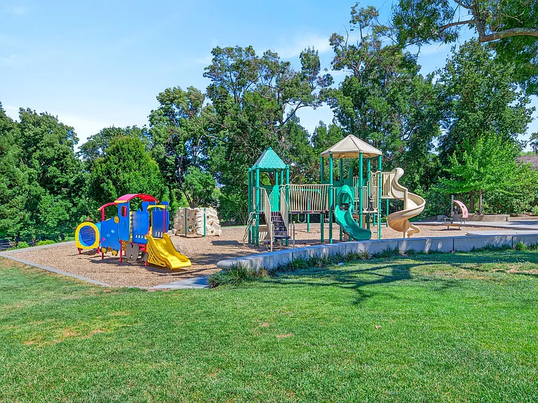 726 Buena Vista Pl — Photo 52