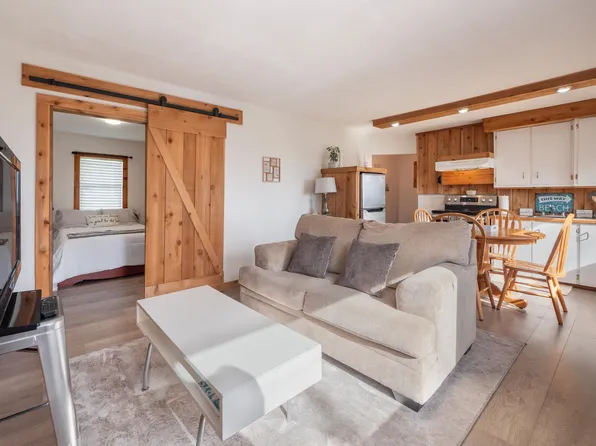 716/718 Hillcrest Rd, Gibsons, BC V0N 1V9