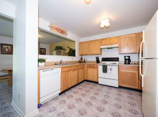 6824 Wandering Creek Dr, Charlotte, NC 28216
