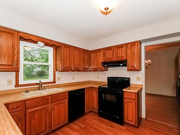 2nd image of 2484 Brenner Ave E