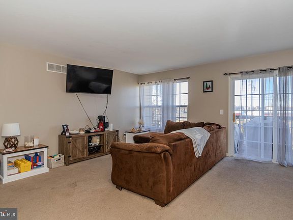 4th image of 104 Nicoles Ct Unit 143