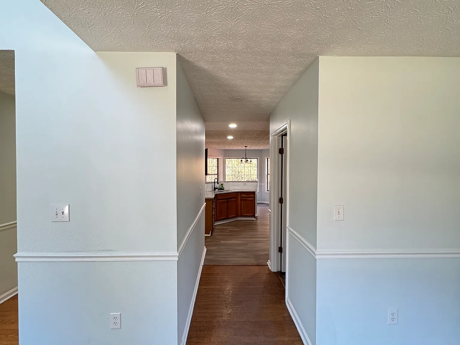 4 bed, 2.5 bath, 2527 sqft, $2,750 — Photo 4