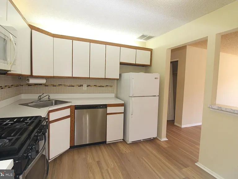 7 Joyner Ct — Photo 5