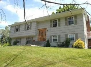 2328 Mark Rd, Yorktown Heights, NY 10598