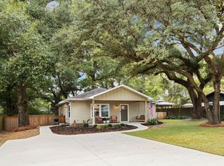 82 Live Oak St, Freeport, FL 32439