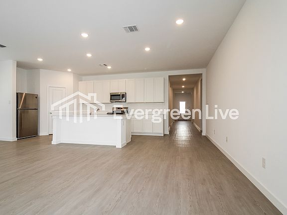 3rd image of 1912 Ponderosa Pine Ln