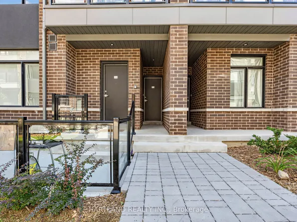1695 Dersan St #1310, Pickering, ON L1X 0S9