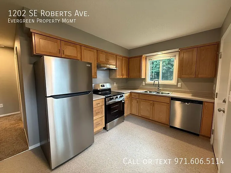 1202 SE Roberts Ave — Photo 8