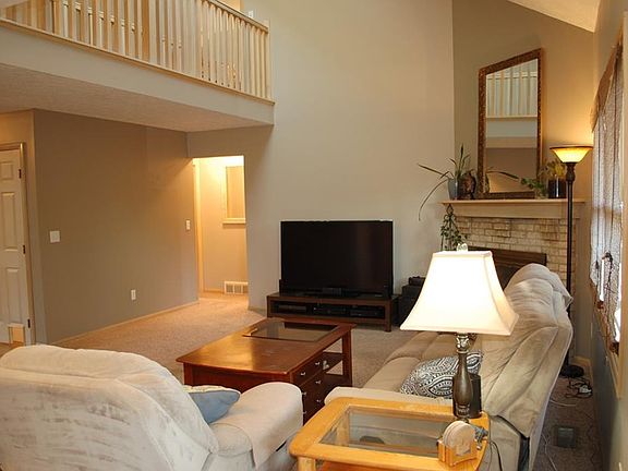 5th image of 650 Thornberry Ln
