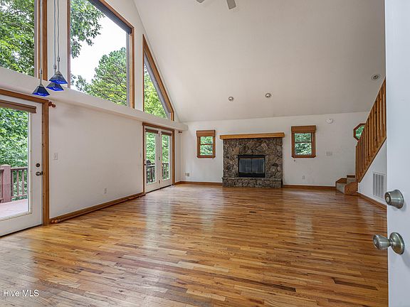 5th image of 62 Ellis Lane