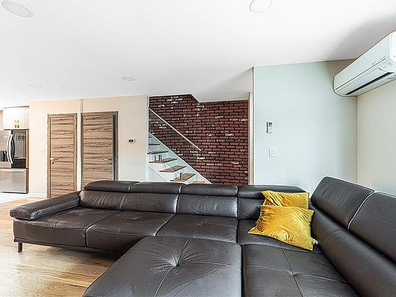 2nd image of 2721 Batchelder St