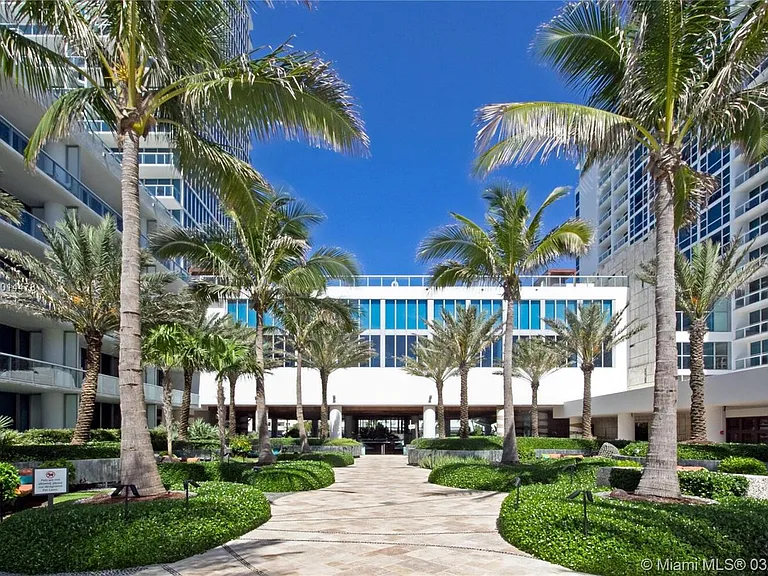 6801 Collins Ave #LPH14 — Photo 19