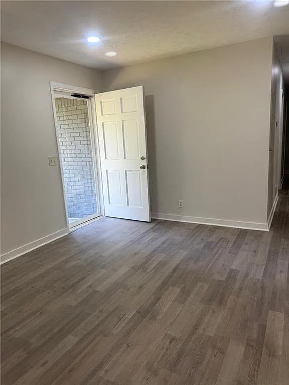 3 bed, 2.0 bath, 1737 sqft, $2,200 — Photo 4