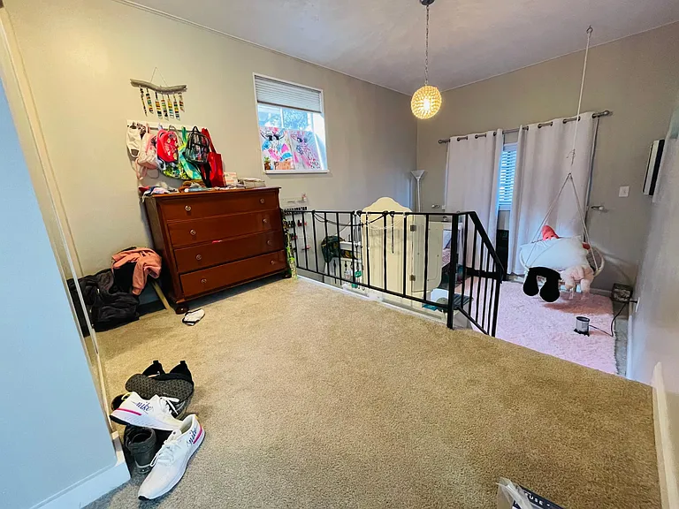 403 E Prospect Rd — Photo 8