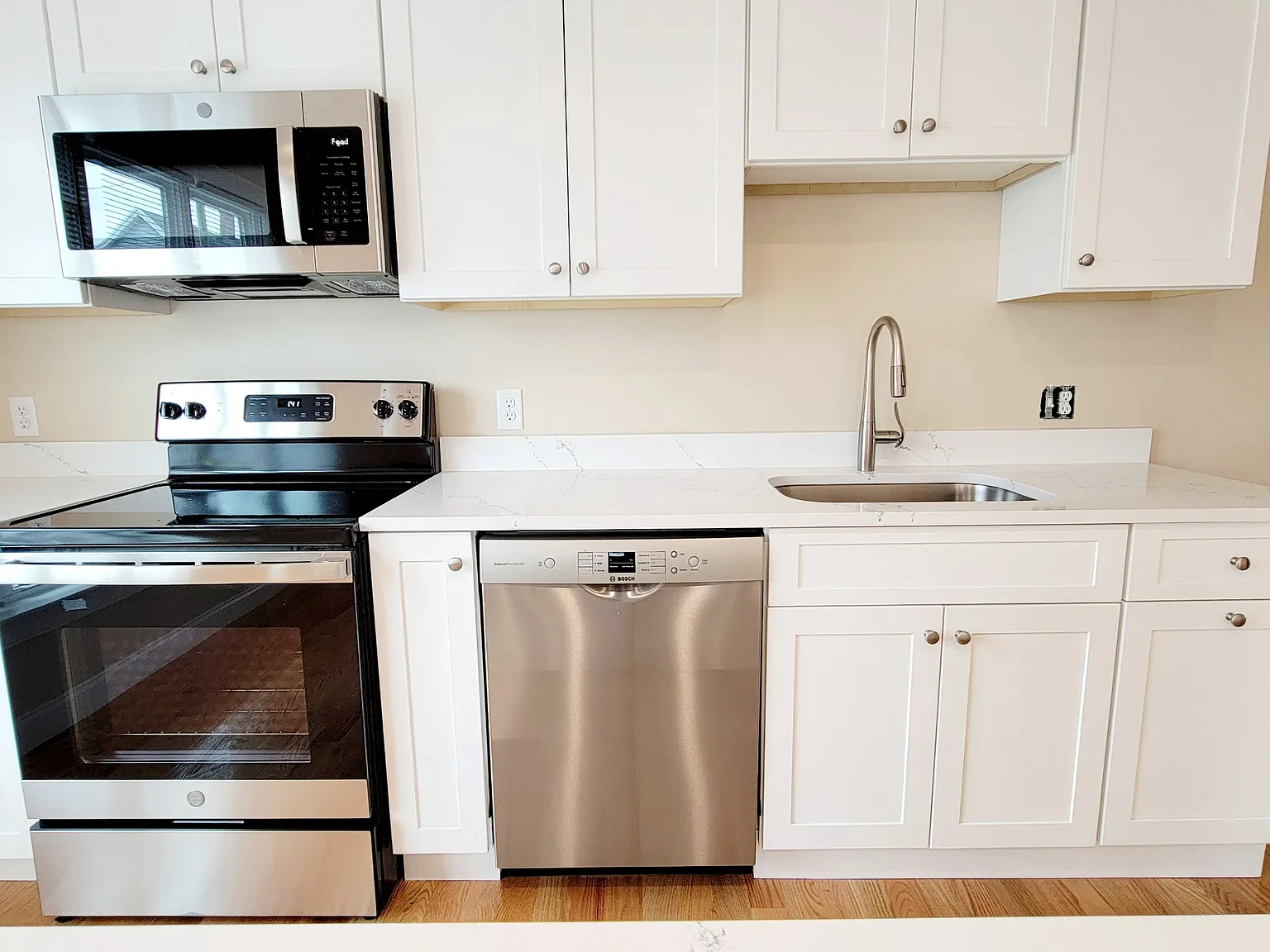 4 bed, $4,000 — Photo 3