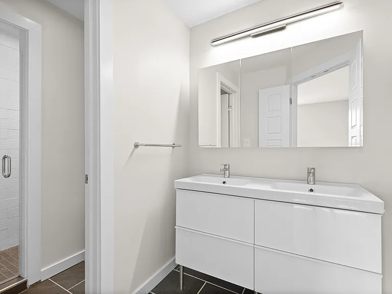 335 S Chester St — Photo 17