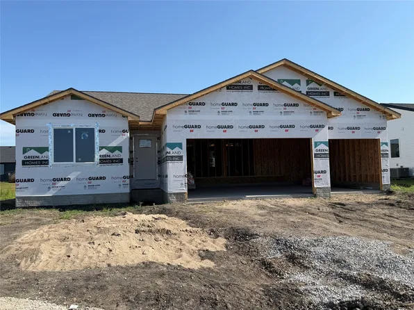 1420 Cedar St, Waukee, IA 50263