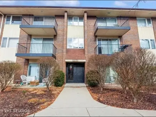 5S066 Pebblewood Ln APT B9, Naperville, IL 60563