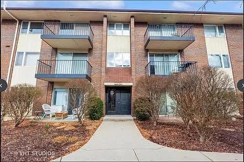 5S066 Pebblewood Ln #B9 Photo 1