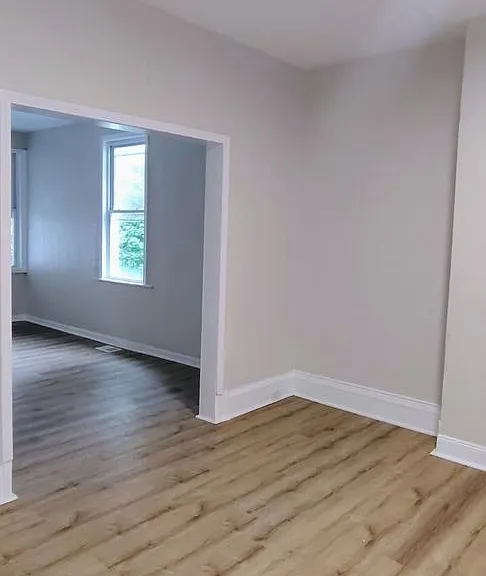 305 Moore Ave — Photo 2