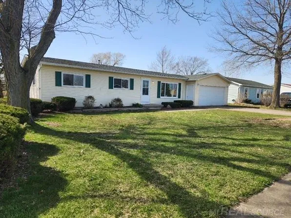 103 Saint Clair St, Capac, MI 48014