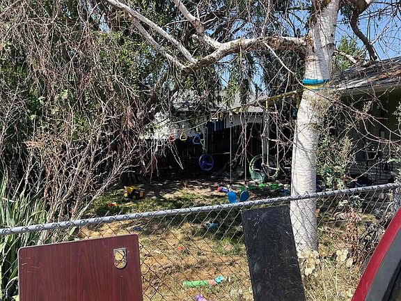 3rd image of 2309 Carter Ct