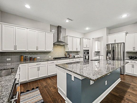 3rd image of 724 Peninsula Forest Pl