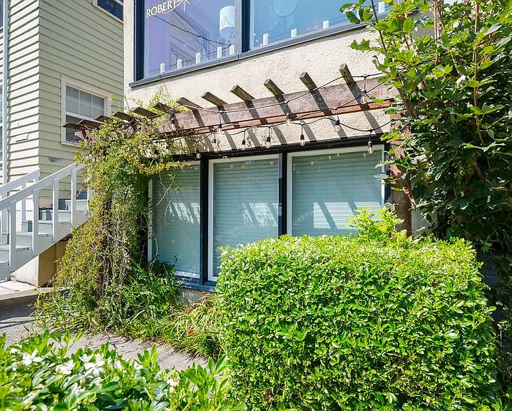 8 W Howe St — Photo 15