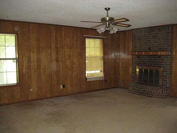 2nd image of 102 Vinyard Dr