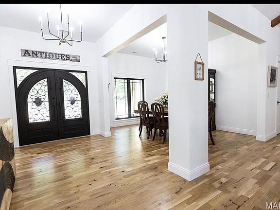 3rd image of 807 Barron Rd