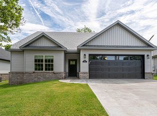 706 2nd Ave SE, Gravette, AR 72736