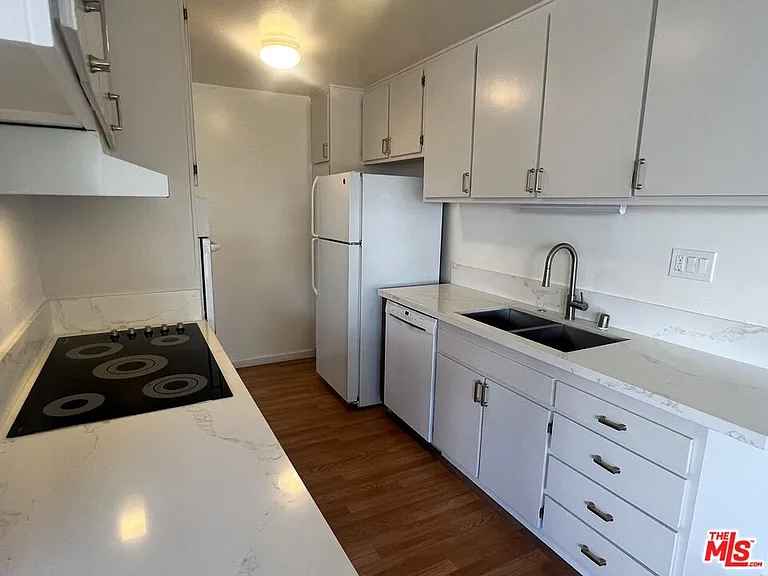 6000 Canterbury Dr #6000D212 — Photo 11