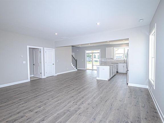 4th image of 908 Onyx Ln
