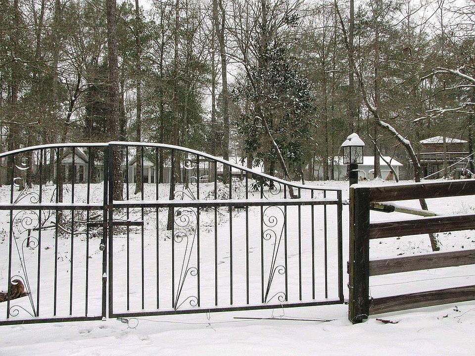 1st image of 668 Captain Morton Dr