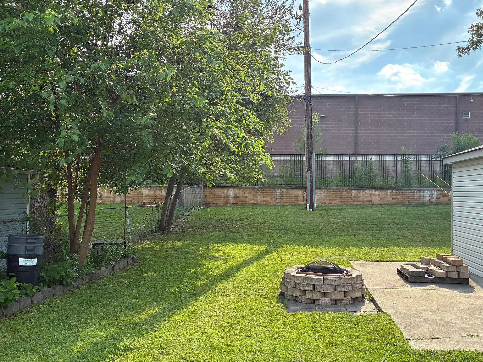 2 bed, 899 sqft, $2,050 — Photo 2