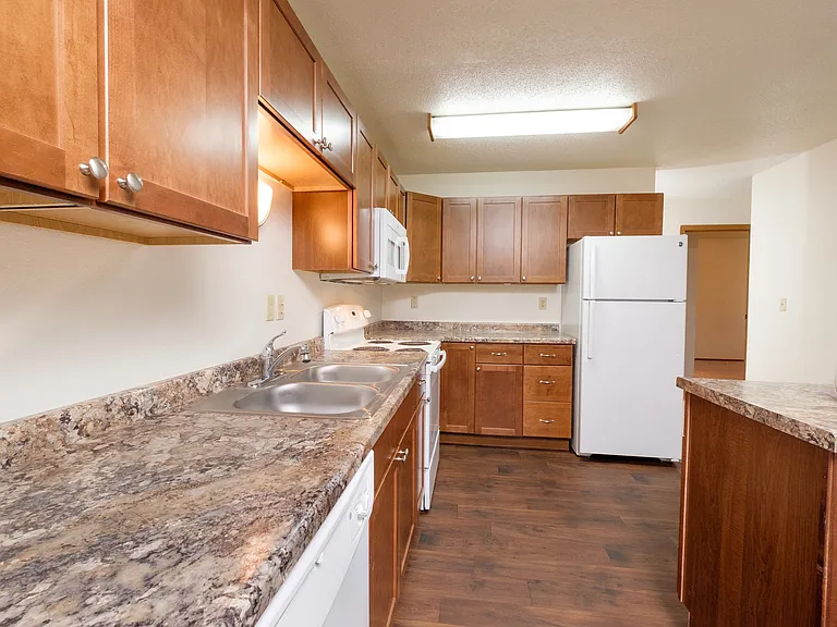 Fargo, ND Cedars 2 Apartments | Kitchen