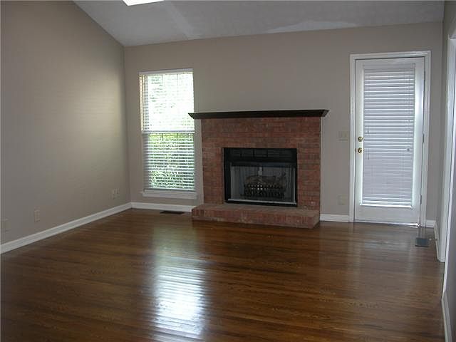 2nd image of 803 Hunters Crossing Ln