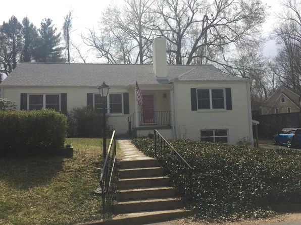 112 Howard Dr, Charlottesville, VA 22903