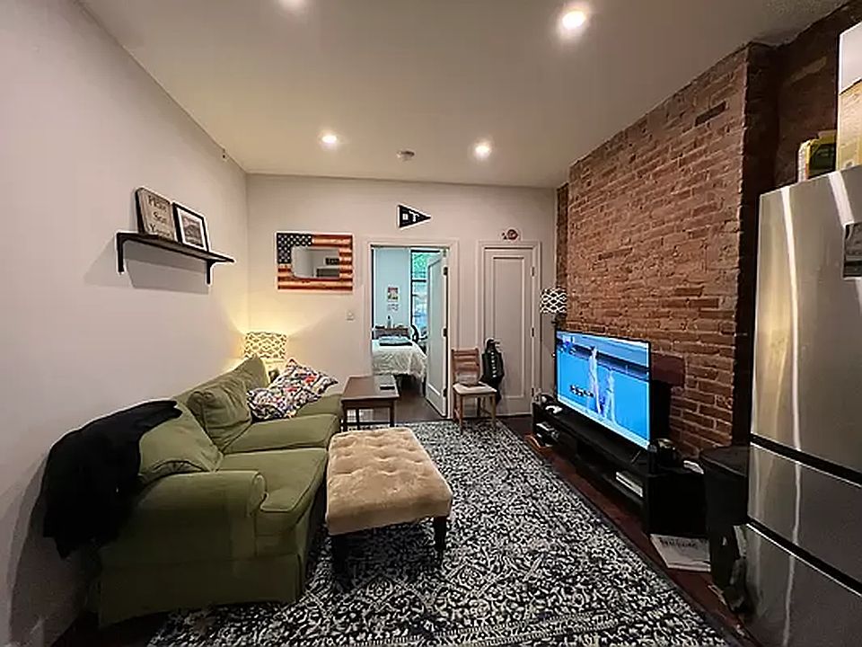 2nd image of 229 E 10th St APT 5