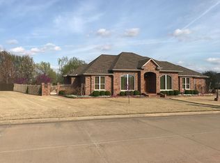 3704 Club View Dr, Muskogee, OK 74403