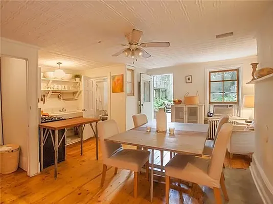 Sold by Dwell Residential Inc | media 30