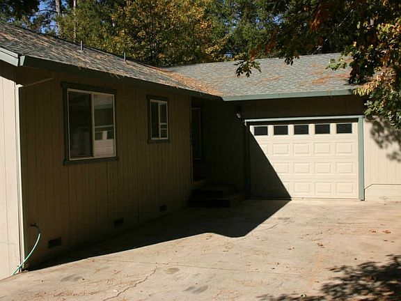 2nd image of 10486 Twin Oaks Dr