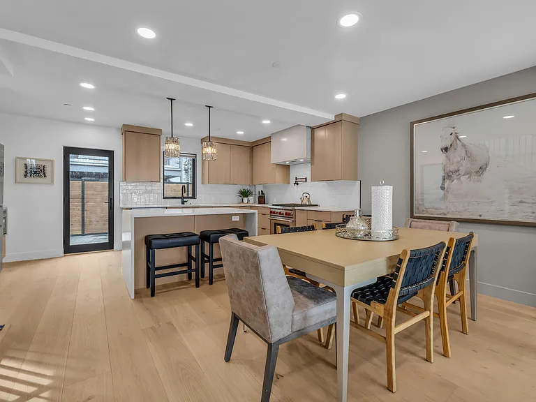 1215 Norfolk Ave — Photo 6