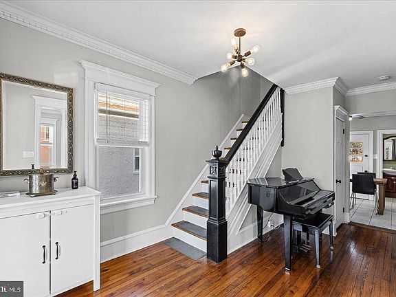 5th image of 325 Sloan Ave