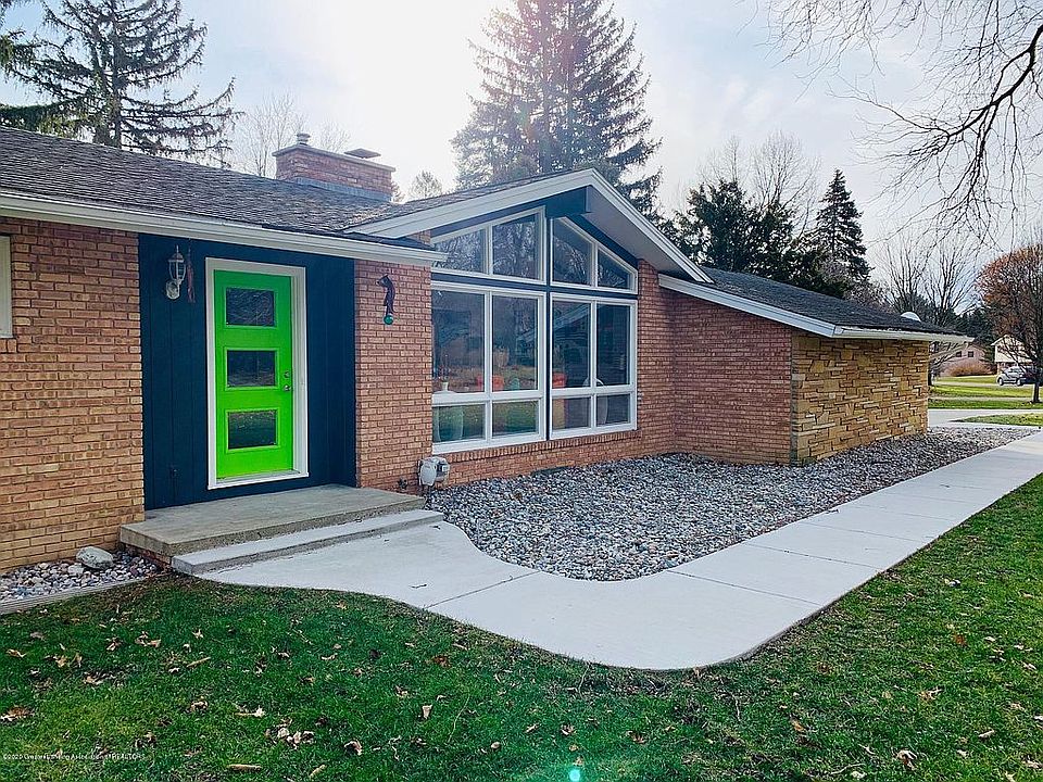 1st image of 3642 W Arbutus Dr