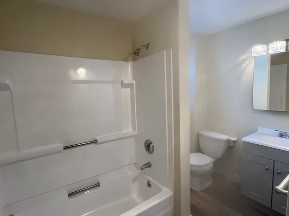 40 E Water St APT 2, Rockland, MA 02370