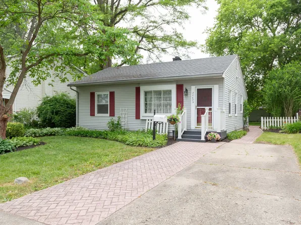 22809 Violet St, Farmington, MI 48336
