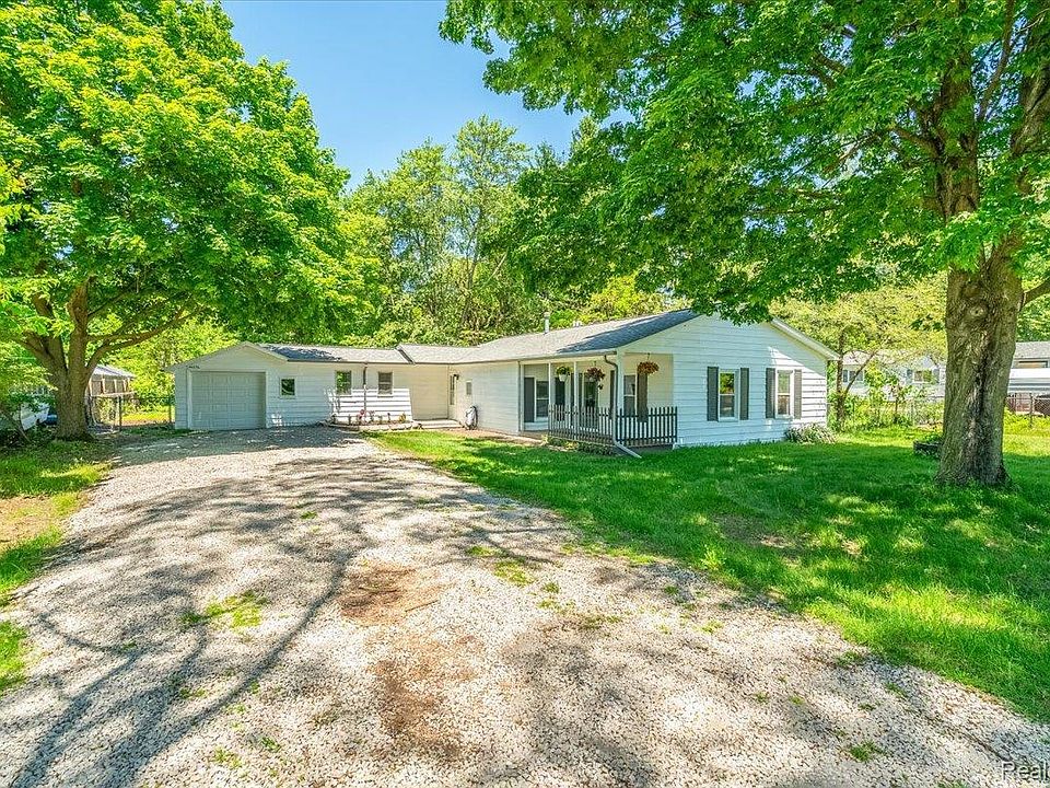 1st image of 40036 E Huron River Dr