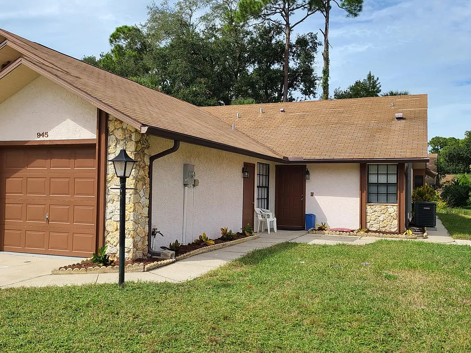 945 Stonybrook Cir
